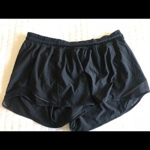 Lululemon black size 12 hotty hot shorts